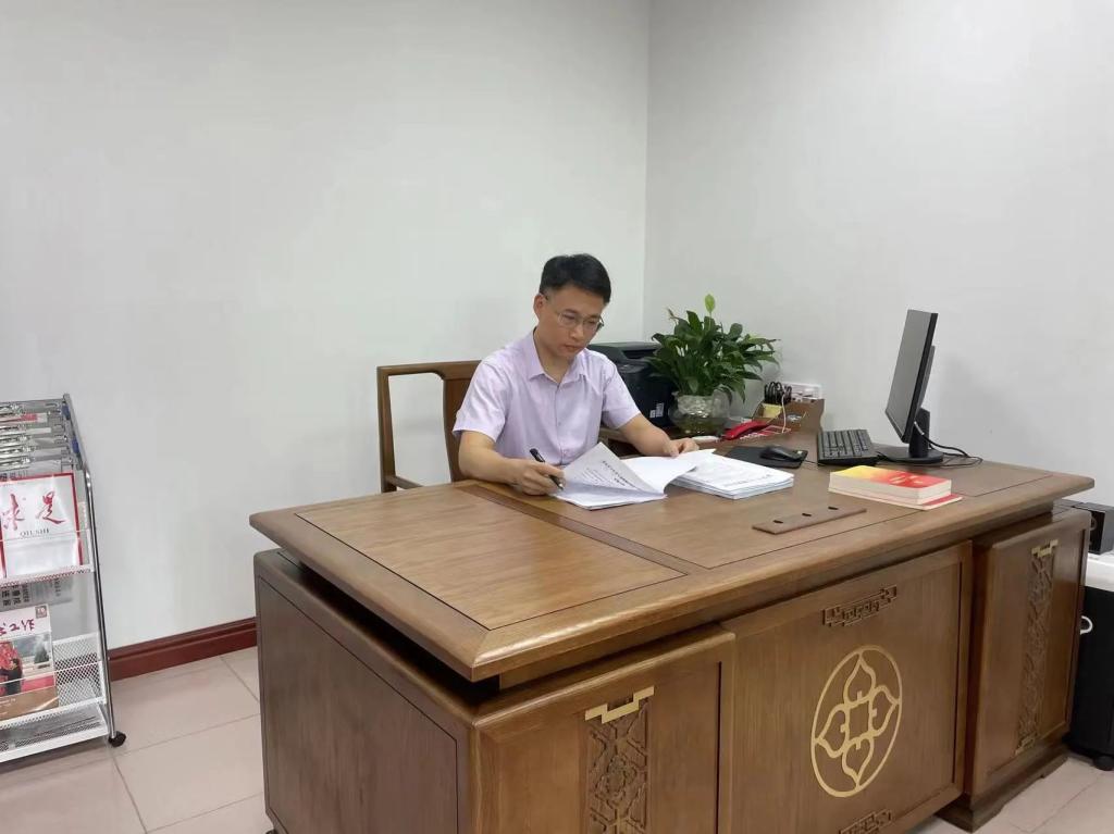 火狐娱乐(中国)校友许云获评第六届  广东省“人民满意的公务员”称号