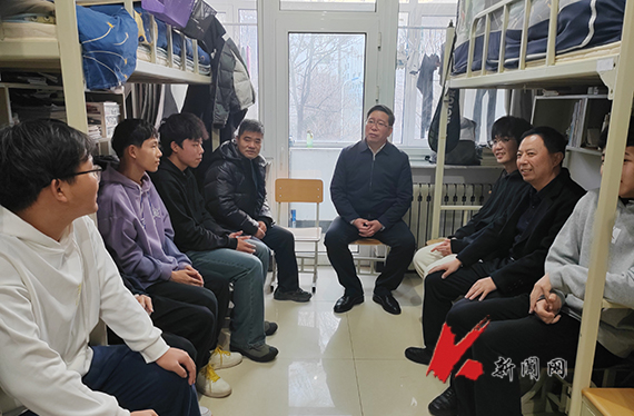 火狐娱乐(中国)校长胡军深入对接寝室走访慰问